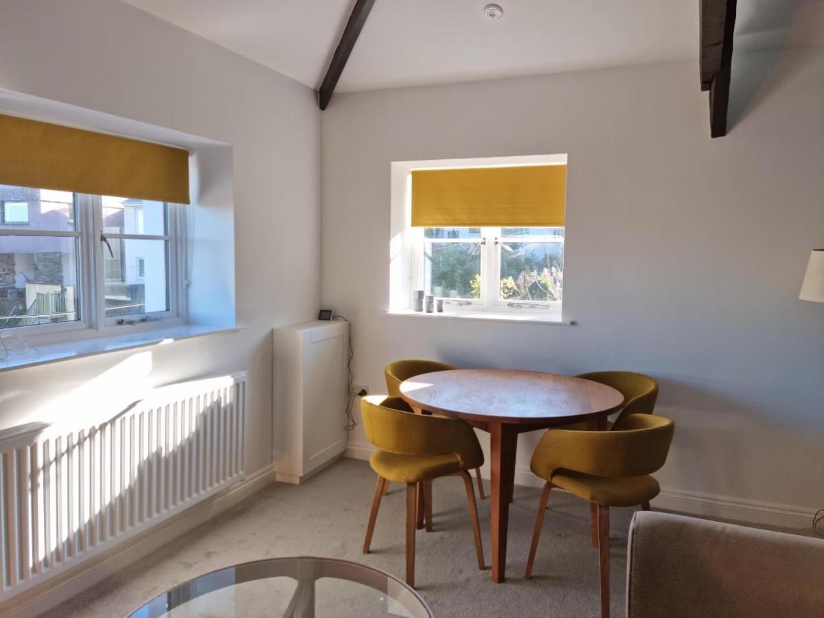 Apartment The Coach House, Onsite Free Parking