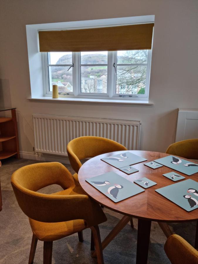 The Coach House, Onsite Free Parking Apartment